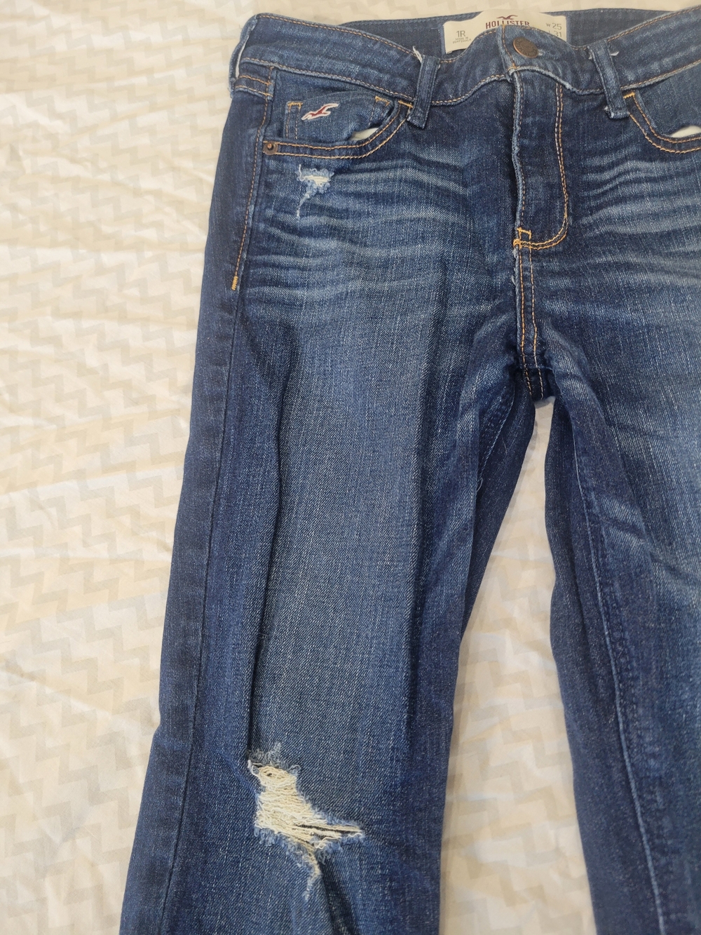 Hollister Women's Distressed Dark Blue Skinny Jeans W25 L 31 - Picture 3 of 11